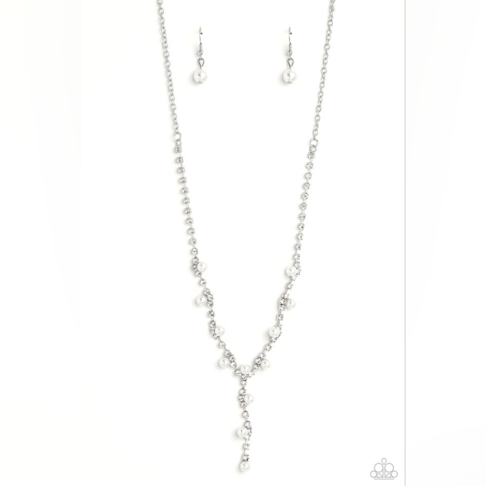 Upper Class Necklace - Picture 3 of 3